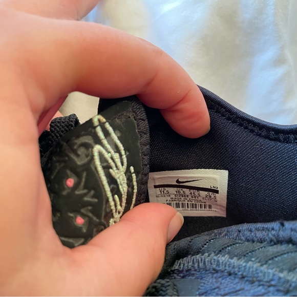 Nike LeBron 16 Low 'Soundtrack Black Shoes - Picture 6 of 8